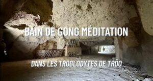 bain de gong dans des troglodytes